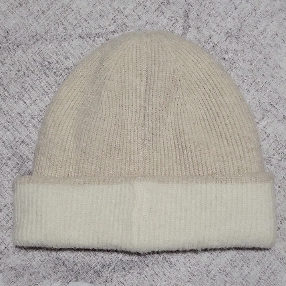 Aerie Cindy Lou Dr Seuss Soft Knit Beanie Hat